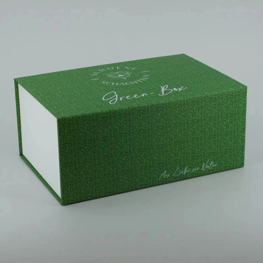 Grüne Aufbewahrungsbox mit Logo
