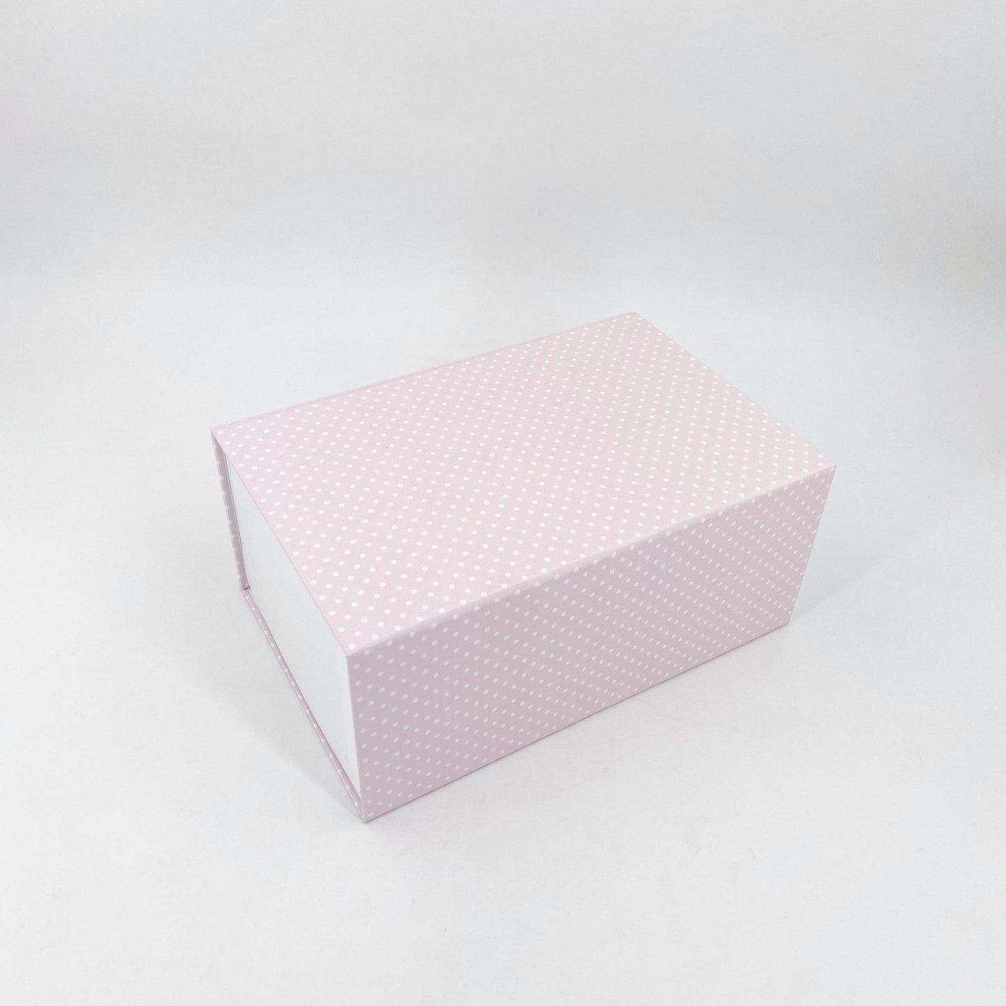 Rosa Magnetschachteln mit weißen Punkten
