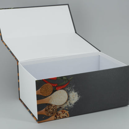 Magnetbox in grau mit Gewürzmotiv geöffnet