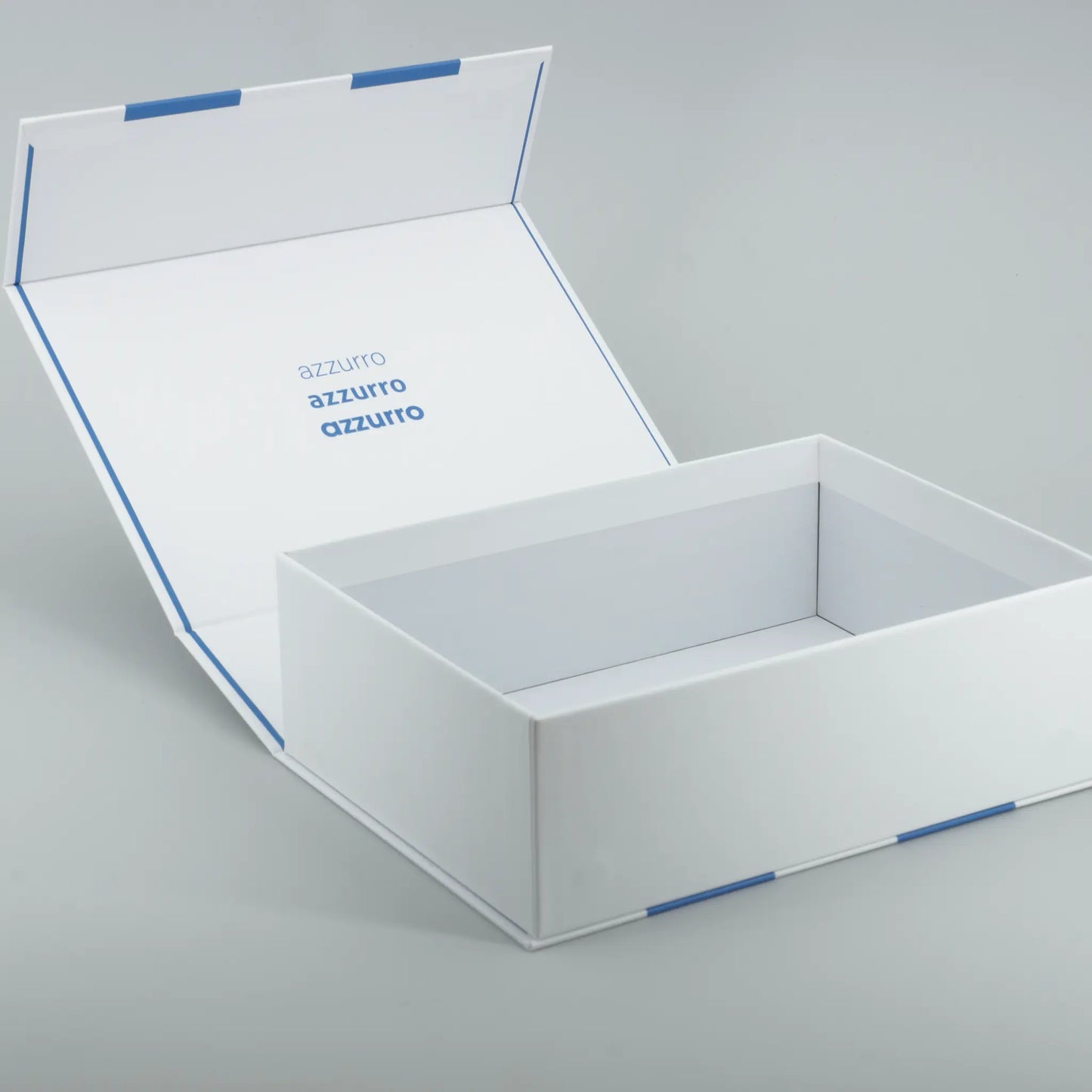 Geschenkbox mit Streifen Blau Magnetbox geöffnet