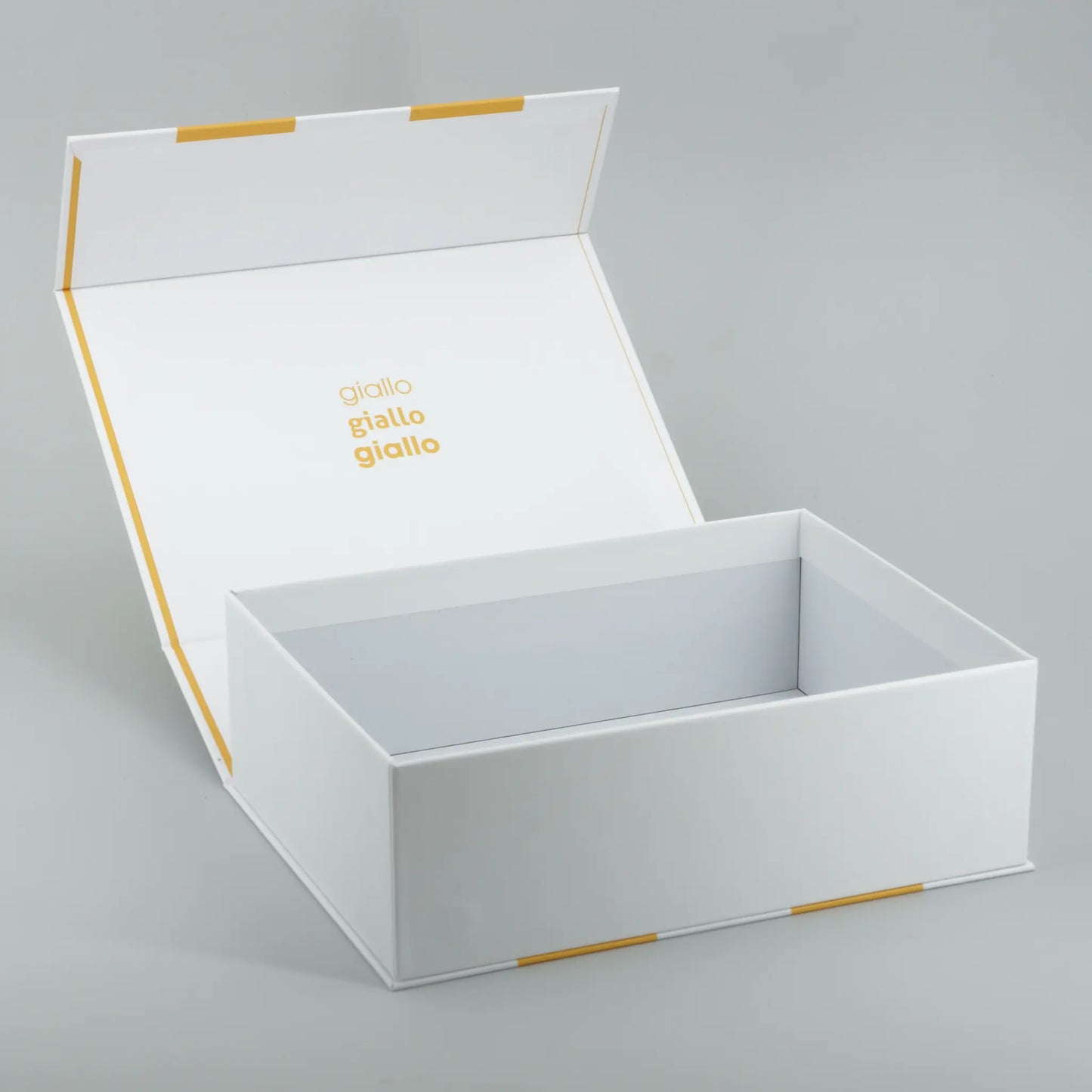 Geschenkbox mit Streifen Gelb Magnetbox geöffnet