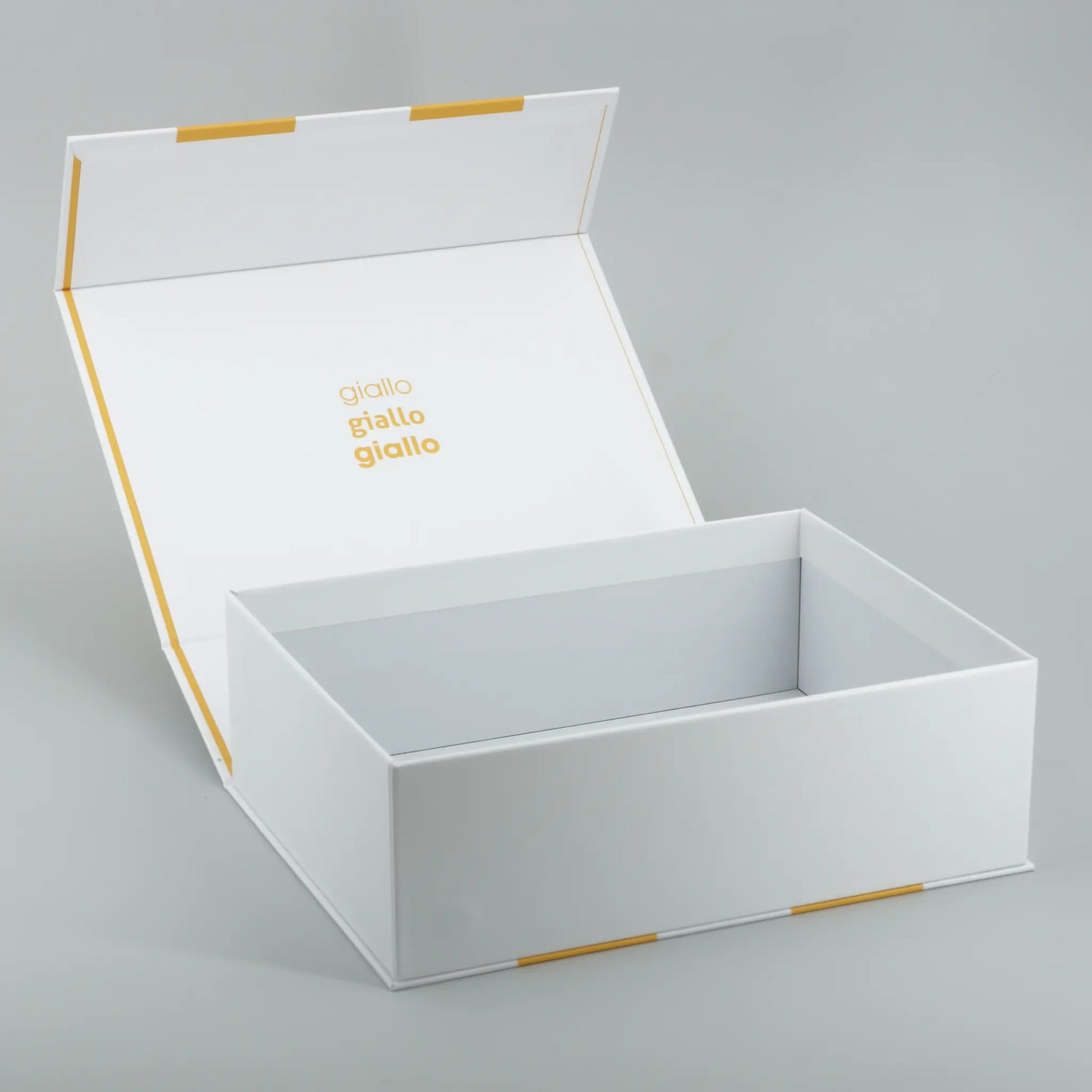 Geschenkbox mit Streifen Gelb Magnetbox geöffnet