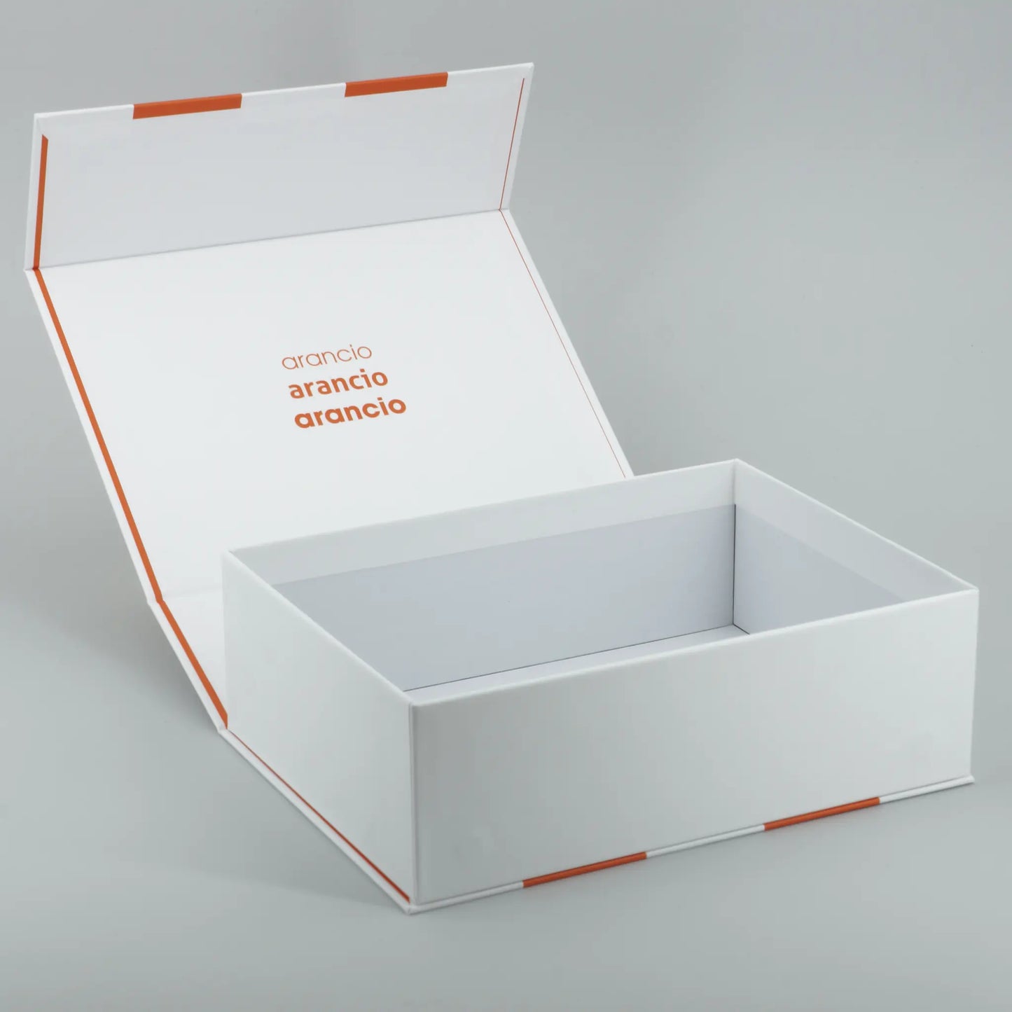 Geschenkbox mit Streifen Orange Magnetbox geöffnet
