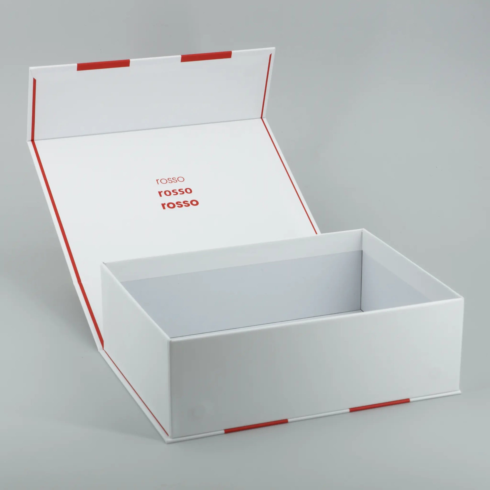 Geschenkbox mit Streifen Rot Magnetbox geöffnet