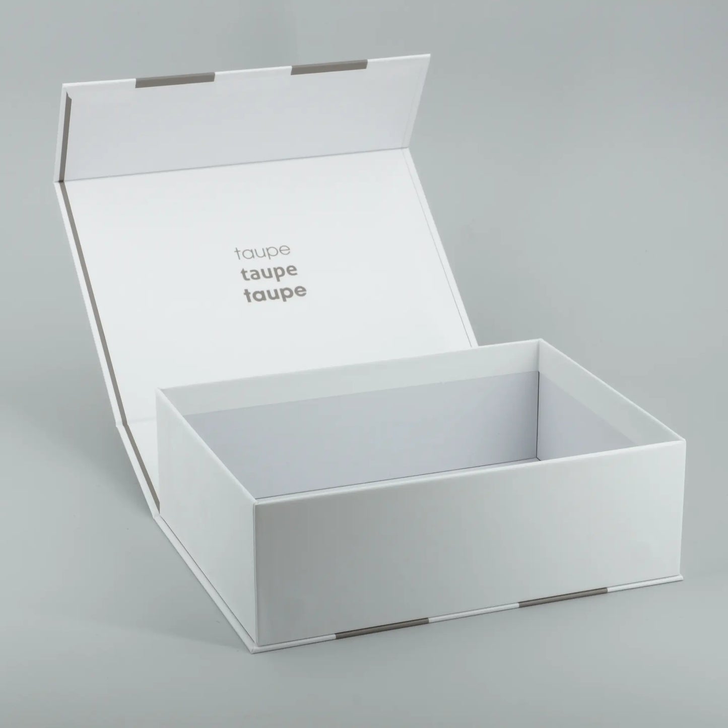 Geschenkbox mit Streifen Taupe Magnetbox geöffnet