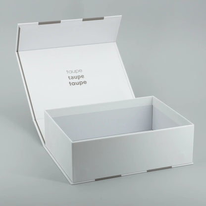 Geschenkbox mit Streifen Taupe Magnetbox geöffnet